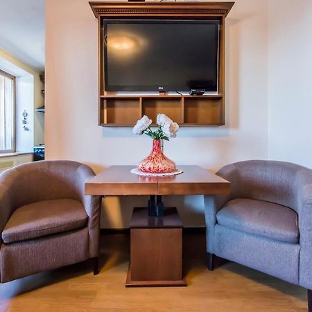 Two-Room Apartments On Maidan Nezavisimosti Kiev Buitenkant foto