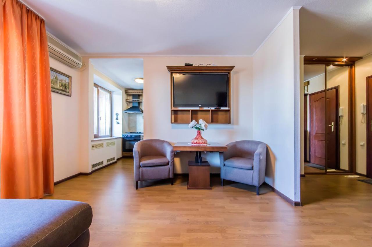 Two-Room Apartments On Maidan Nezavisimosti Kiev Buitenkant foto