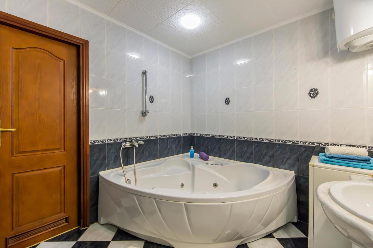 Two-Room Apartments On Maidan Nezavisimosti Kiev Buitenkant foto